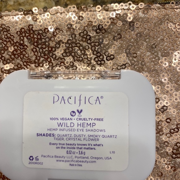 Pacifica Hemp Infused Eye Shadow With Makeup Bag - Picture 3 of 3
